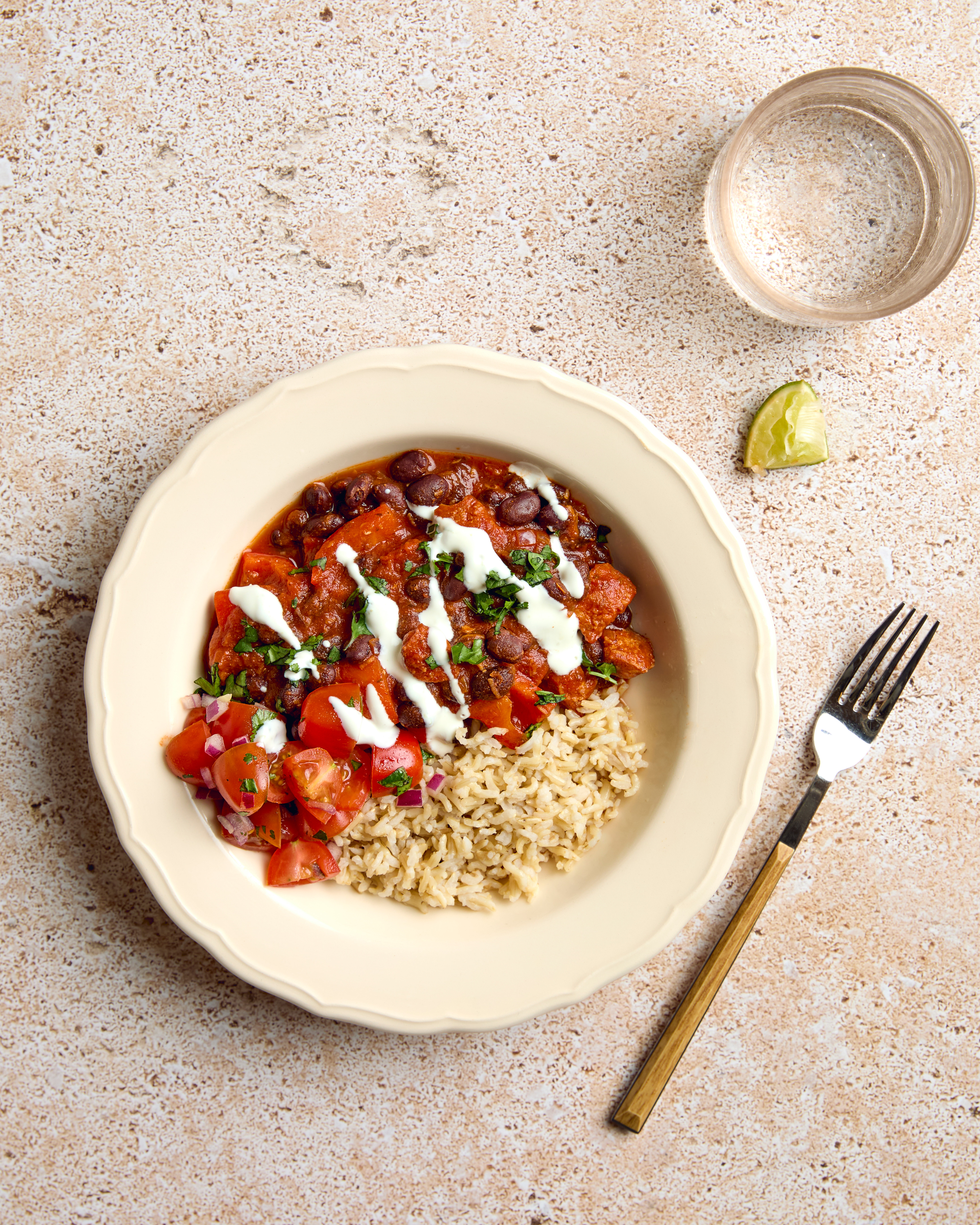 7009 - 6970 Chorizo & Black Bean Chilli Con Carne with Lime Yoghurt & Tomato Salsa_2rs.jpg