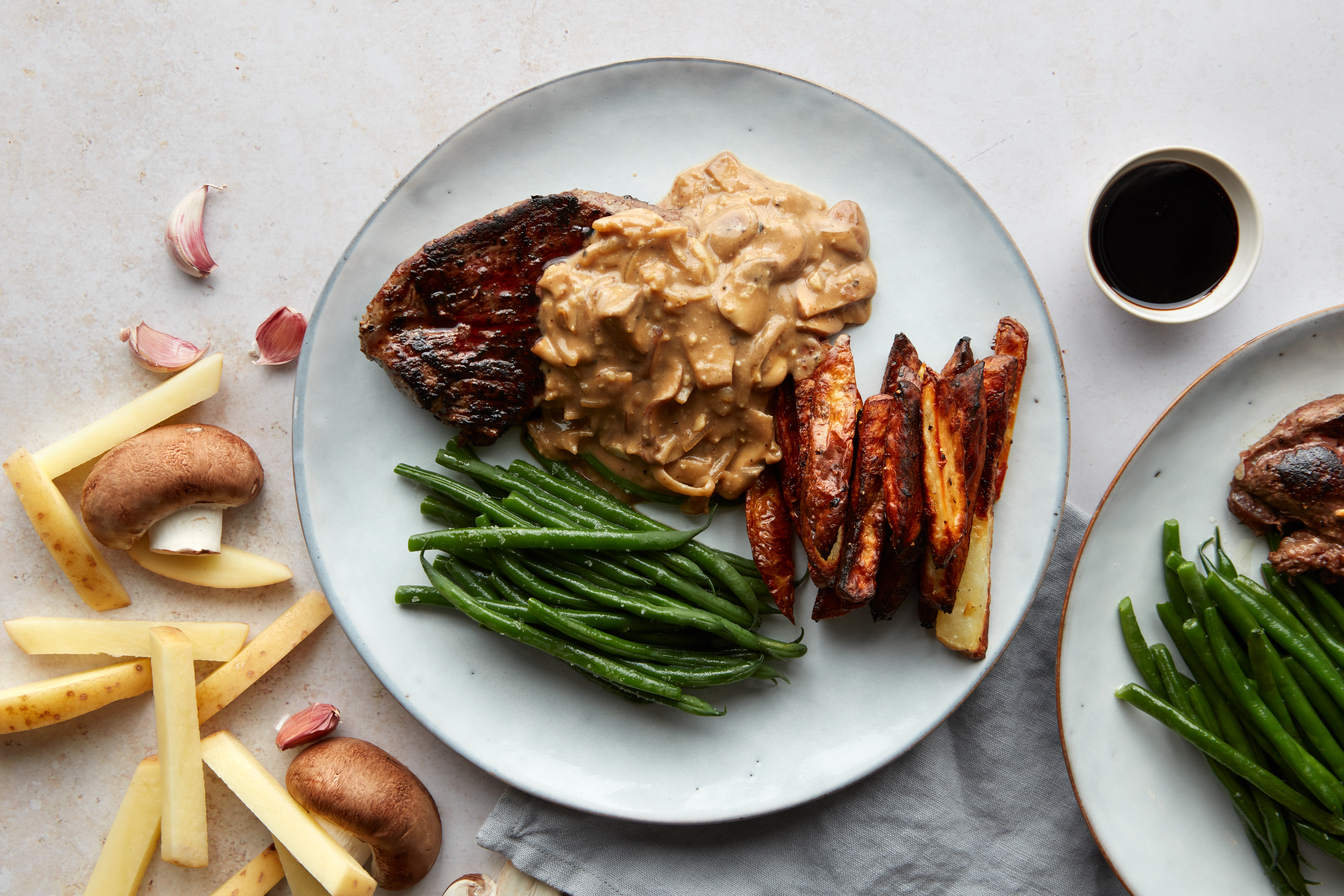 Sirloin medallion with chips & mushroom sauce