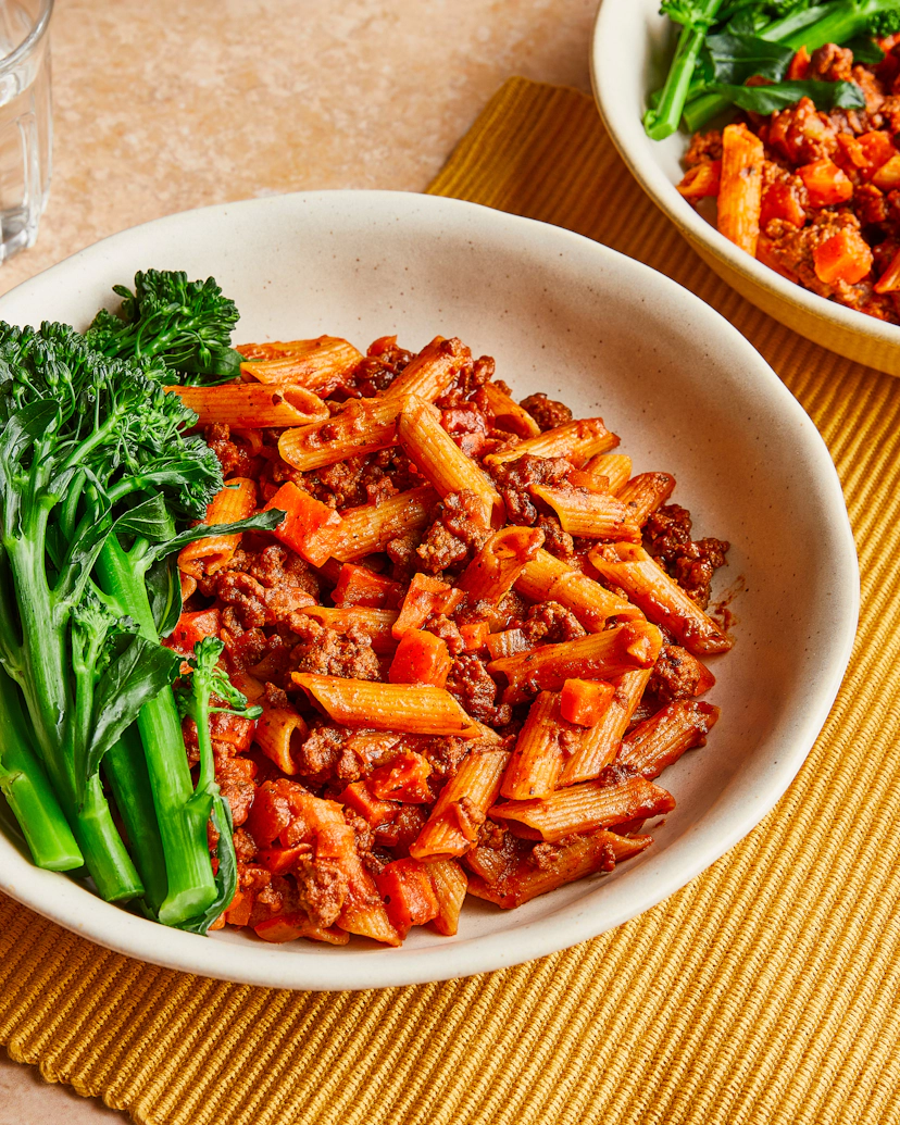 A hearty bolognese, starring fresh tomatoes and sundried tomato paste with British beef mince. Add garlic, basil and parsley paste for Italian flavour. Then toss it all together with wholesome brown rice penne and tenderstem broccoli for greens. Ready in 20 mins!