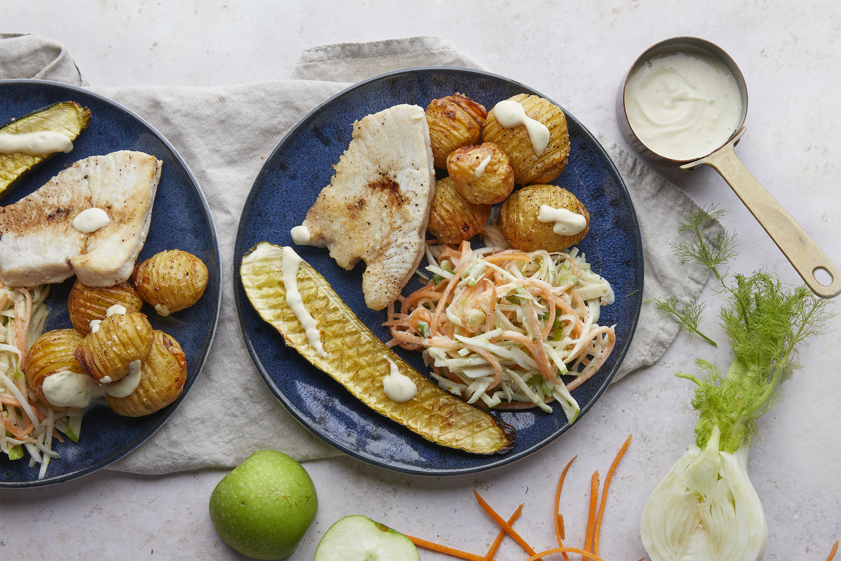 Tuna with hasselback potatoes & fennel & apple slaw