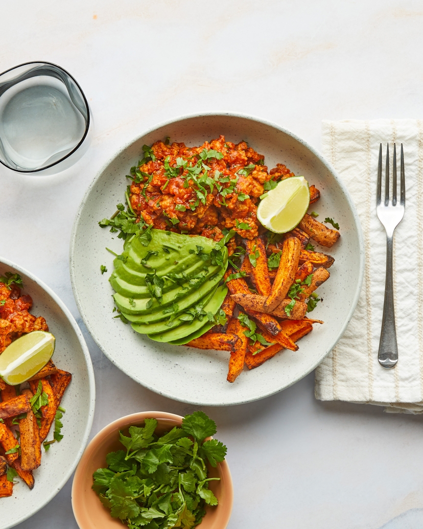 A smoky chilli con carne – starring free-range British pork mince and crispy sweet potato fries. A bowful of comfort that's high in protein and gives you 4 of your 5 a day in one servings. Top with coriander, creamy avocado, and fresh lime for zing - then dig in!