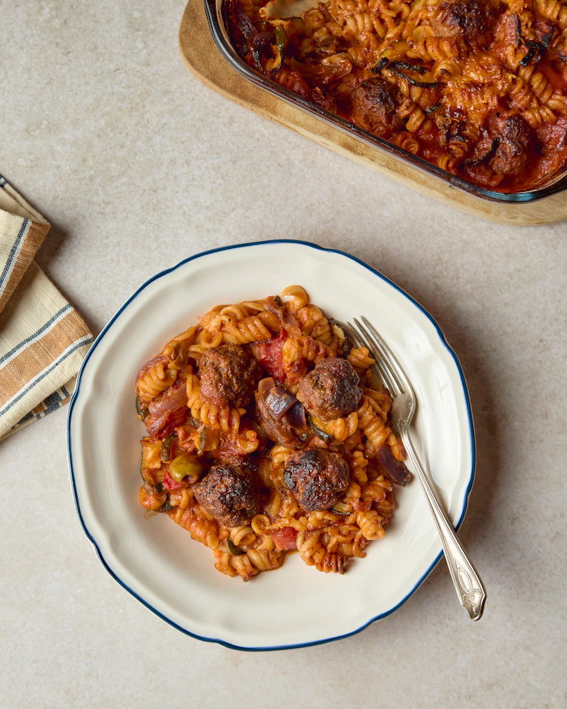 A playful twist on a classic - meatballs and fusilli! You'll use lean, high-protein British beef mince for the meatballs, then simmer with a sundried tomato and olive Italian sauce. Pack in a rainbow of roasted veggies for extra fibre and colour. Brown rice fusilli soak up all that flavour. Buon appetito!
