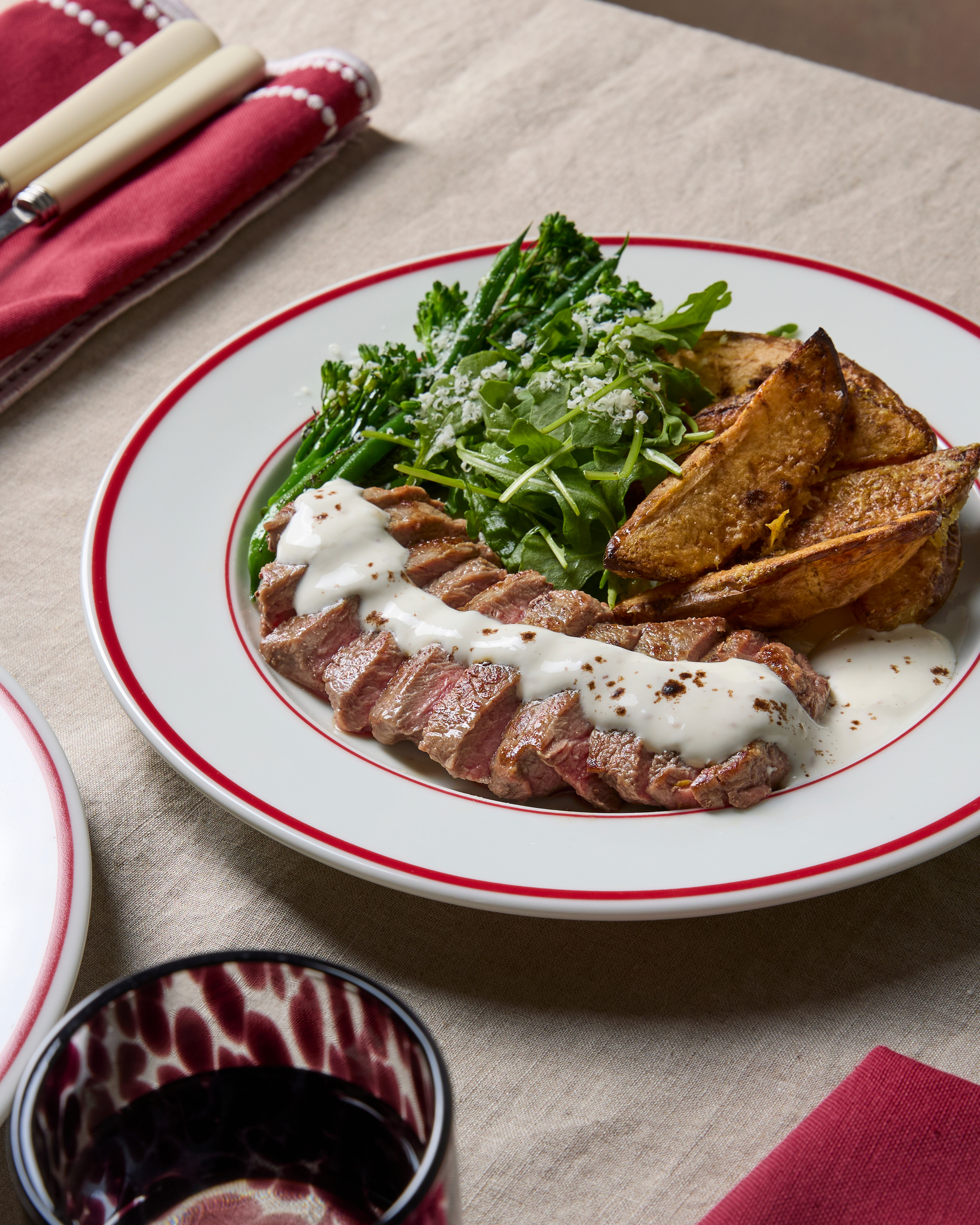 Sirloin Medallion Steak with Truffle Chips & Horseradish Sauce