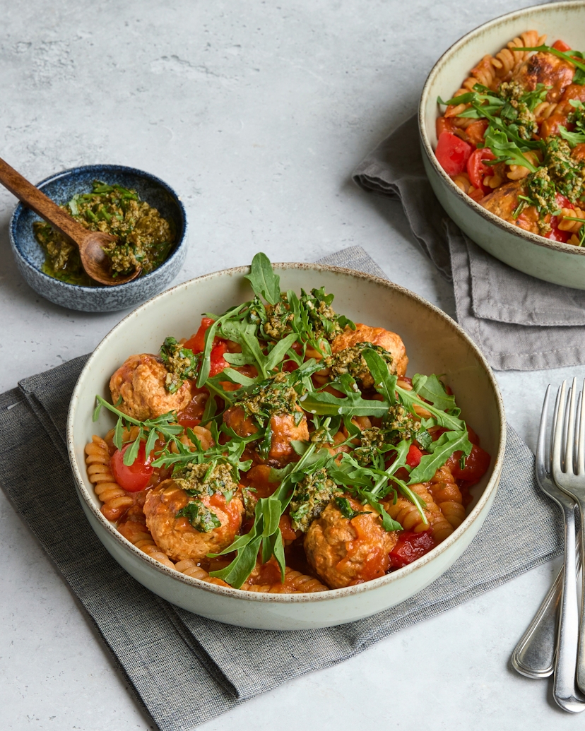 This Italian-style classic is a bowlful of comfort. You'll pan simmer juicy meatballs, made with tender free-range British pork and fragrant fennel seeds, in a rich tomato ragu. Then toss through brown rice fusilli to soak up all the flavour. Top with a creamy pesto rocket for a pop of green. Buon appetito!