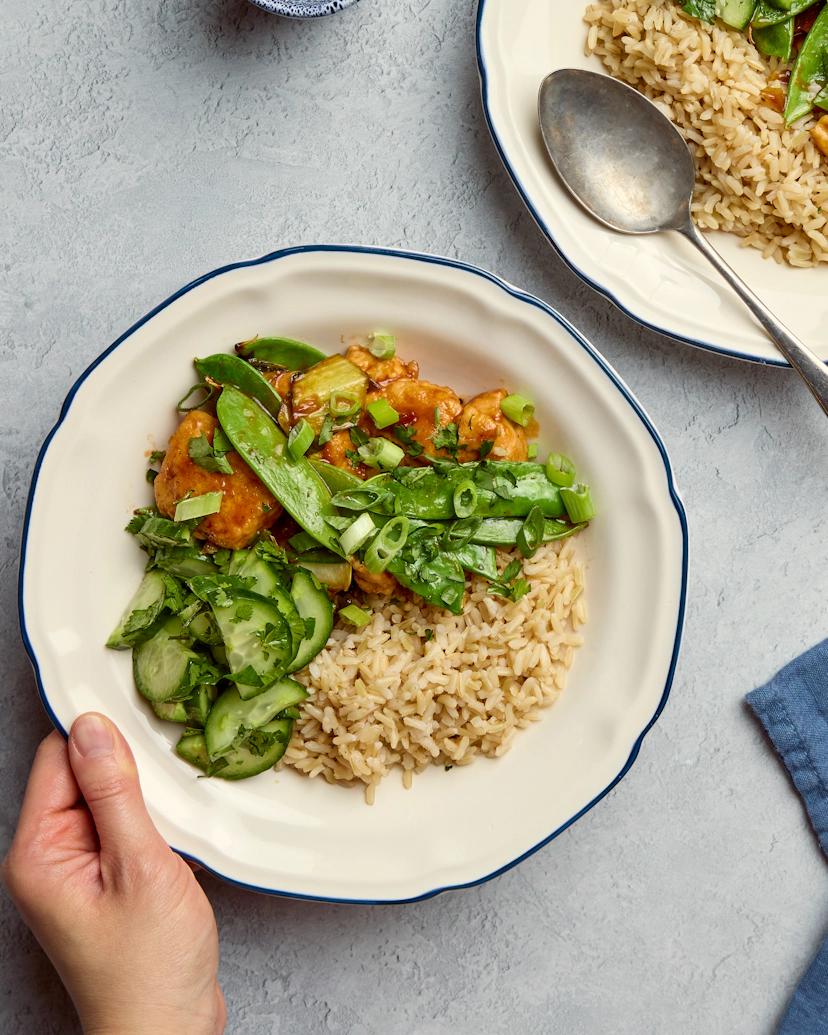 A takeaway classic made in the comfort of your own home. Crunchy pak choi is sizzled with tender British free-range chicken. All dressed in a sweet & sticky homemade kung pao sauce. Brown rice to soak it all up. Pickled cucumber on the side to bring in extra freshness. Finish with a sprinkle of leafy coriander and crunchy spring onions, then dig in!